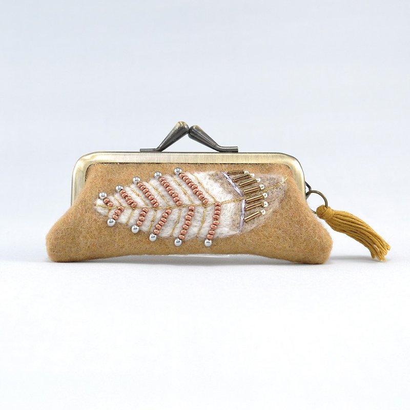 Seal · lip case (leaf) 1 - กระเป๋าเครื่องสำอาง - ขนแกะ สีนำ้ตาล