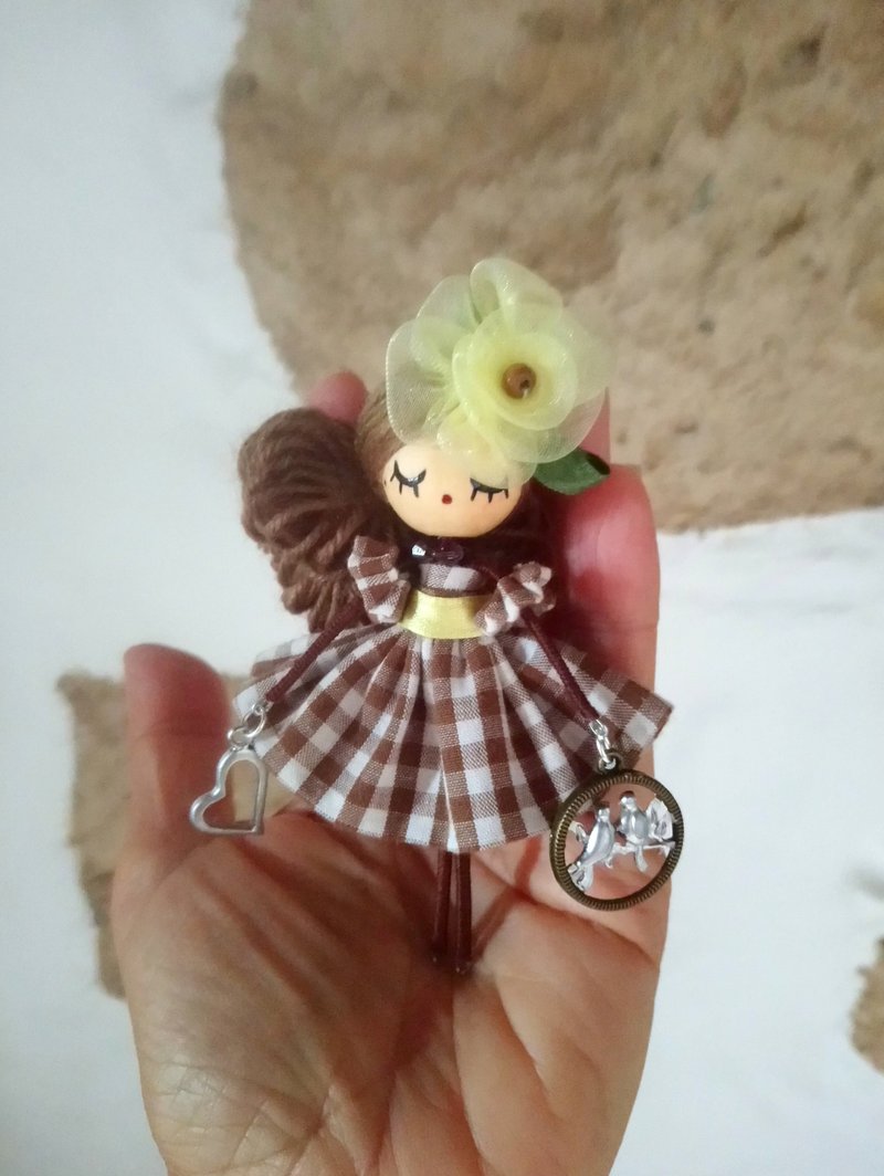 Brooch doll - Brooches - Wood Brown