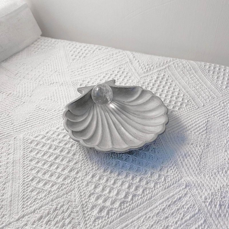 Crystal Shell Storage Plate | Handmade Cement - Items for Display - Cement White