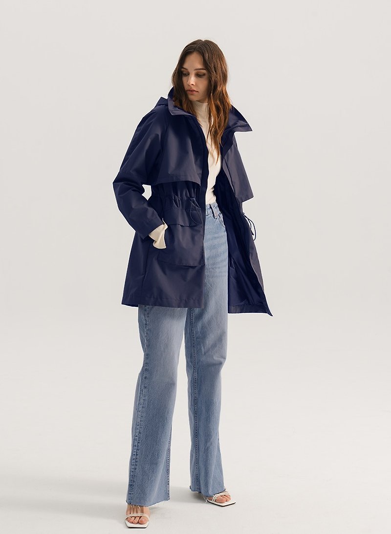 Eco-friendly women's waist-shrinkable windproof and waterproof lightweight functional jacket (dark blue) - เสื้อแจ็คเก็ต - วัสดุกันนำ้ สีน้ำเงิน