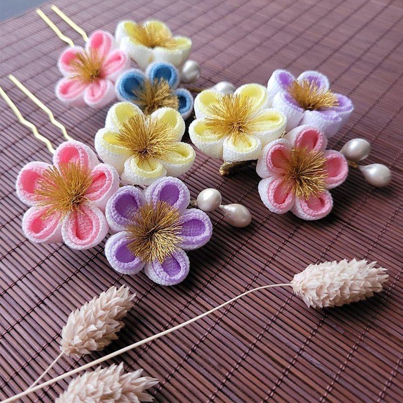 Japanese Fabric Flower 【Macaron Three-Color Double Plum Blossom Hairpin】 Wafu Hair Accessories | Tsumami Zaiku - เครื่องประดับผม - เส้นใยสังเคราะห์ สึชมพู