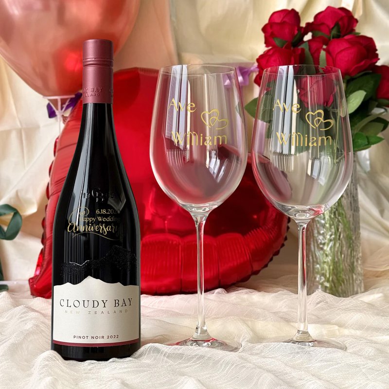 結婚禮物訂製 文字雕刻雲霧之灣黑皮諾葡萄酒 客製化禮盒 送姐妹 - 酒類/酒精飲品 - 玻璃 