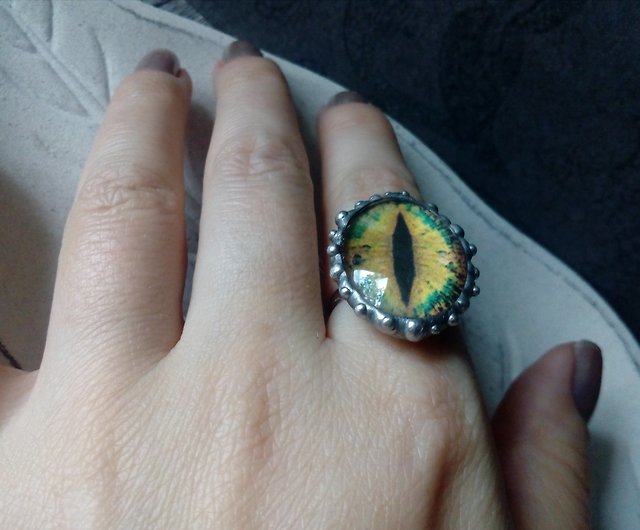 分厚い邪眼緑黄色のステンドグラスリング。第三の目の魔女の指輪