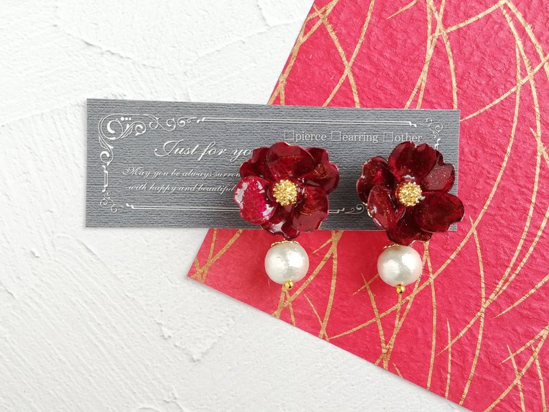 Camellia and cotton pearl earrings - Earrings & Clip-ons - Resin Red