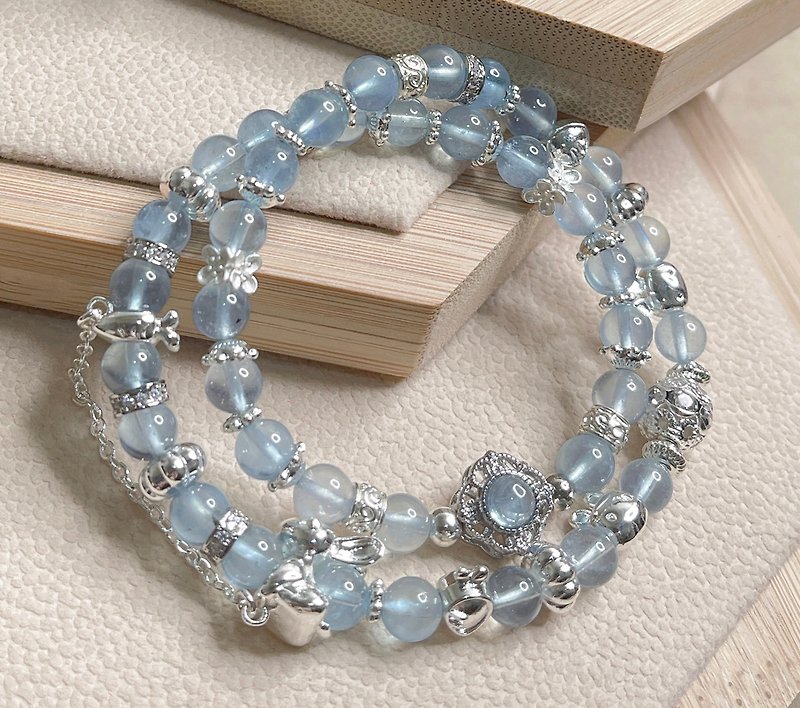 Aquamarine Bracelet Wrapped Around Two Circles - สร้อยข้อมือ - คริสตัล สีน้ำเงิน