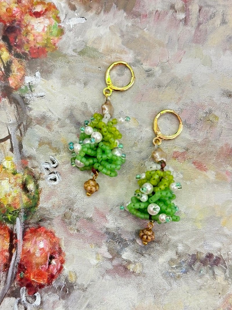 Christmas Tree Earrings,Ideal Christmas Gift,Elegant Jewelry for the Holiday - ต่างหู - แก้ว หลากหลายสี