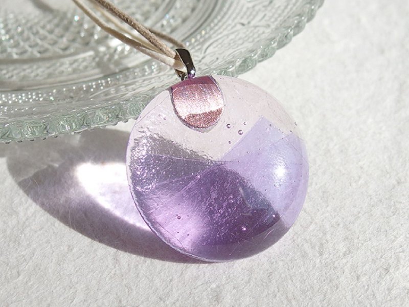 色が変わるガラスの山々(おね【マジック】)ネックレス【受注制作】 - 項鍊 - 玻璃 紫色