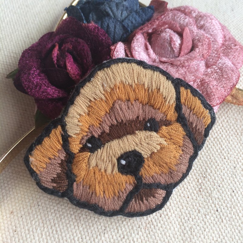 C'est trop Mignon \\ handmade embroidery * gradient red embroidery brooch VIP - Brooches - Thread Brown