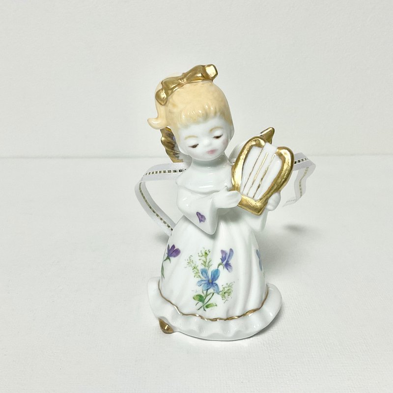 Angel ornament with hand-painted violet dress - ตุ๊กตา - เครื่องลายคราม ขาว