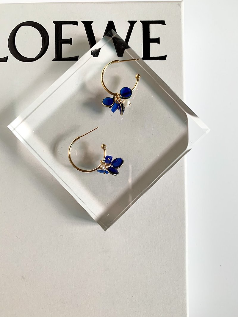 圈圈系列-藍色好心情 手作耳環 可客製 - 耳環/耳夾 - 樹脂 白色