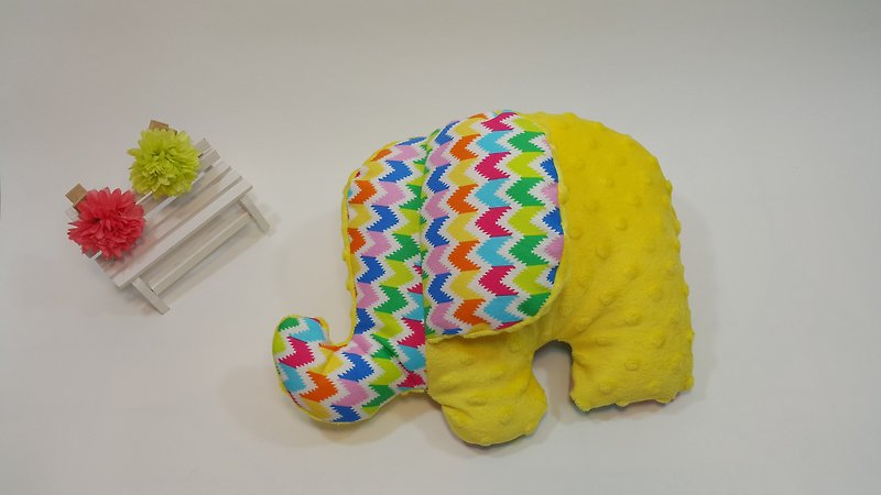 私は象の抱擁の快適な枕（虹の矢）が大好きです - 知育玩具・ぬいぐるみ - コットン・麻 イエロー