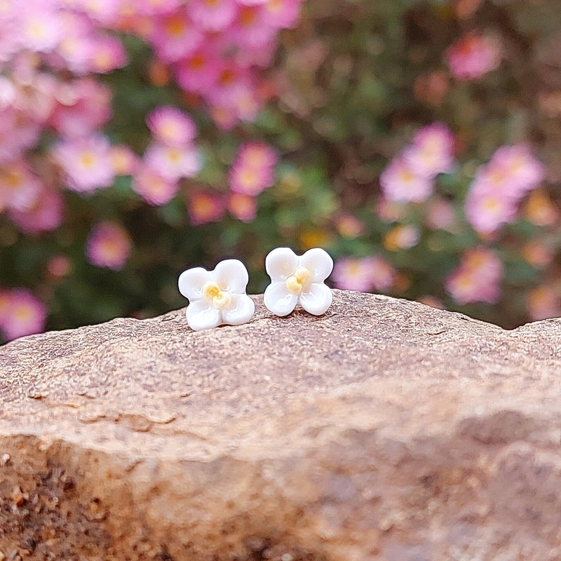 Olive Flower Earrings • Lovely //Silver 925 - Earrings & Clip-ons - Porcelain White