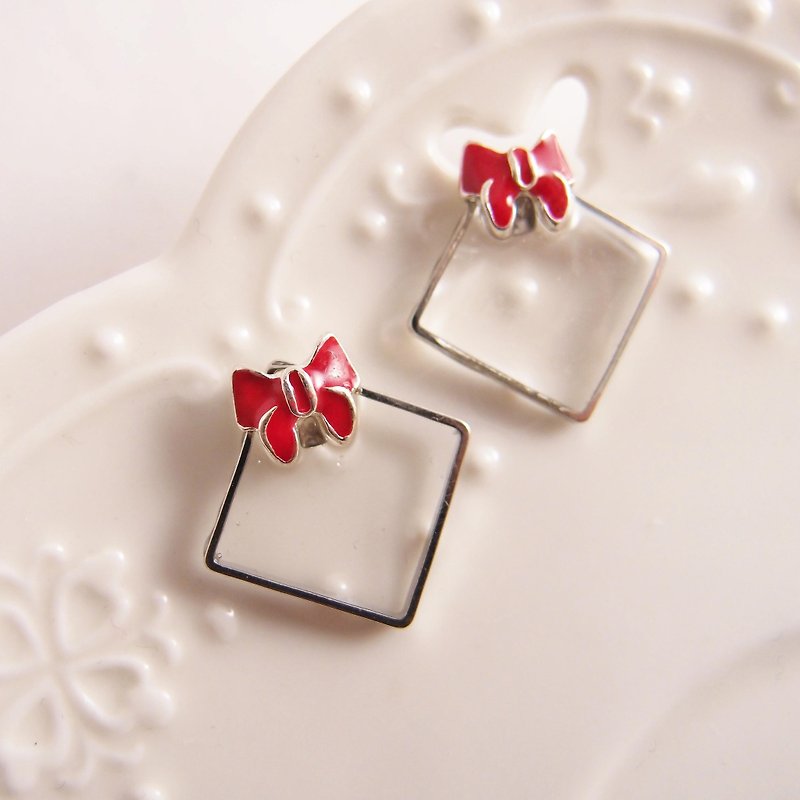 Shiny small ear Cr0192-r] [red bow x x-ear earrings /// painless U-shaped ear clip, stainless steel, silicone ear acupuncture - ต่างหู - วัสดุกันนำ้ สีแดง