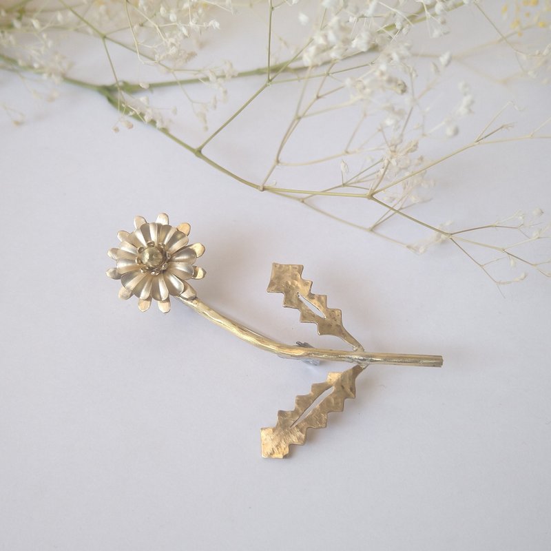 Brass dandelion flower lover brooch - Brooches - Other Metals Gold