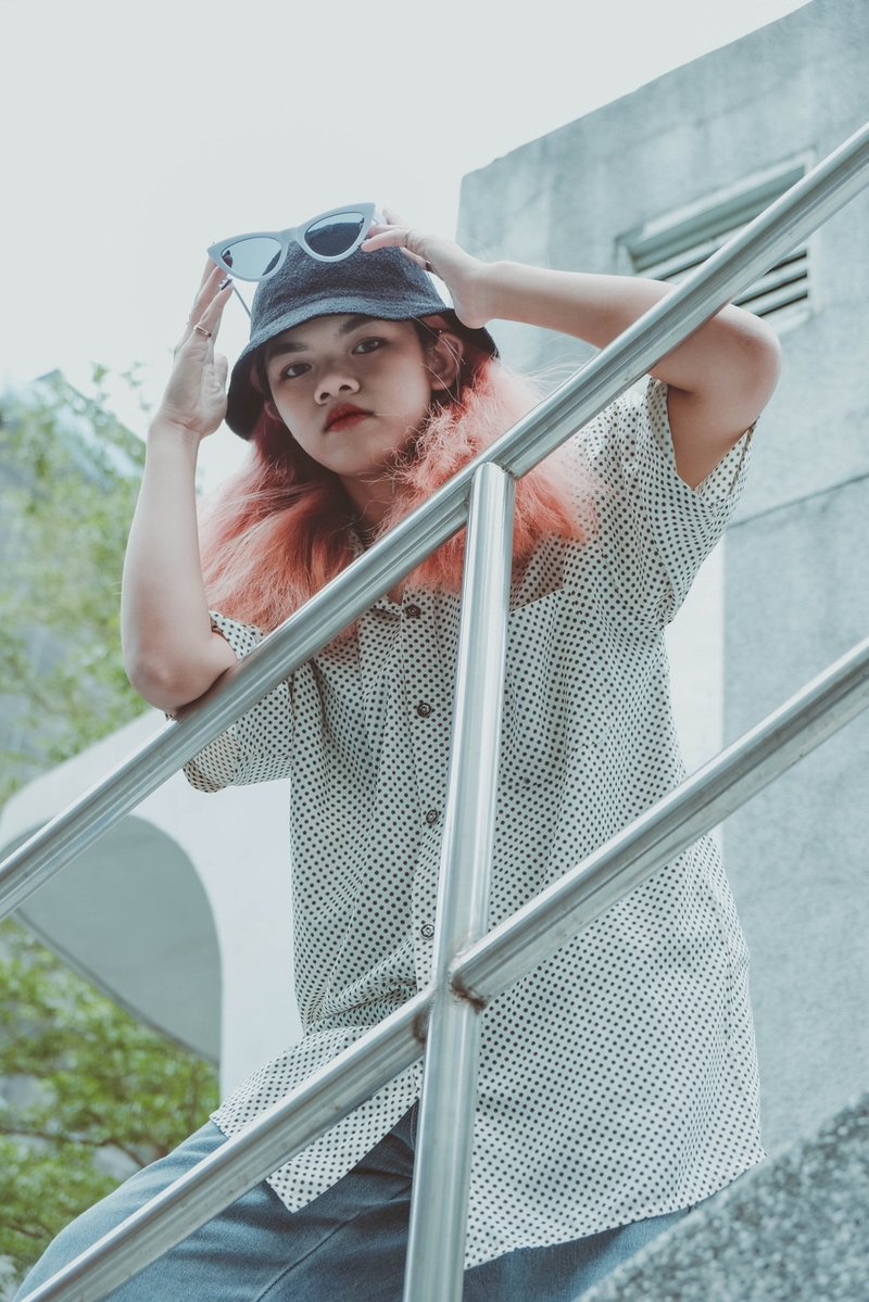 【Morefun古著選物】白色復古花紋襯衫 - 女上衣/長袖上衣 - 絲．絹 白色