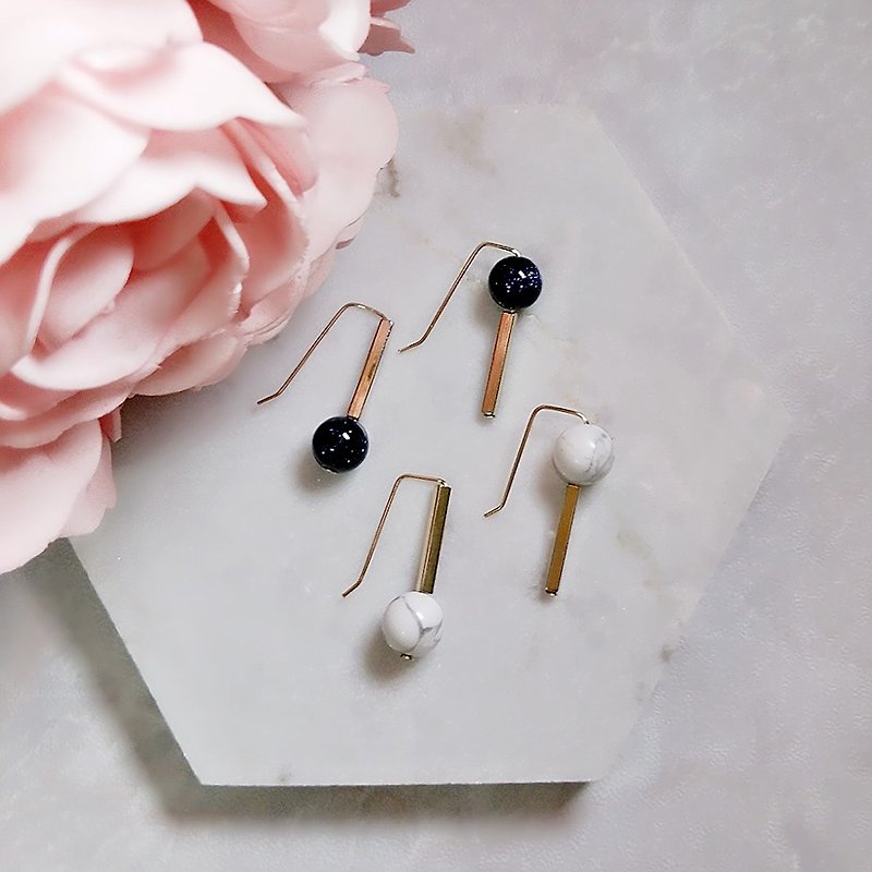 Encounter Series :: :: sweet handmade geometric blue sky straight tube bead earrings earrings asymmetric / :: Sweet Encounter Collection :: Gold Plated Handmade Structure Beads Earring with Tube Dangle Drop Threader Earrings - ต่างหู - โลหะ สีน้ำเงิน
