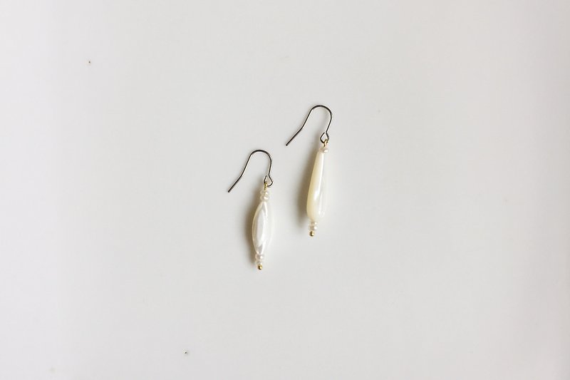 冰晶 珍珠貝殼不對稱耳環 - 耳環/耳夾 - 玻璃 白色