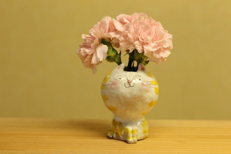 Flower arrangement of cat grinding stop. - Items for Display - Pottery 