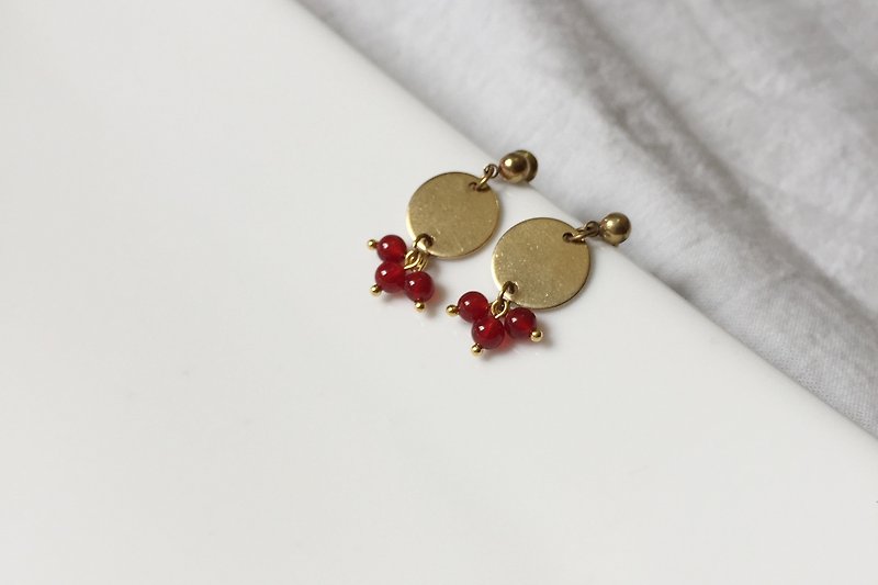 共舞-紅 珍珠黃銅耳環 - 耳環/耳夾 - 其他金屬 紅色