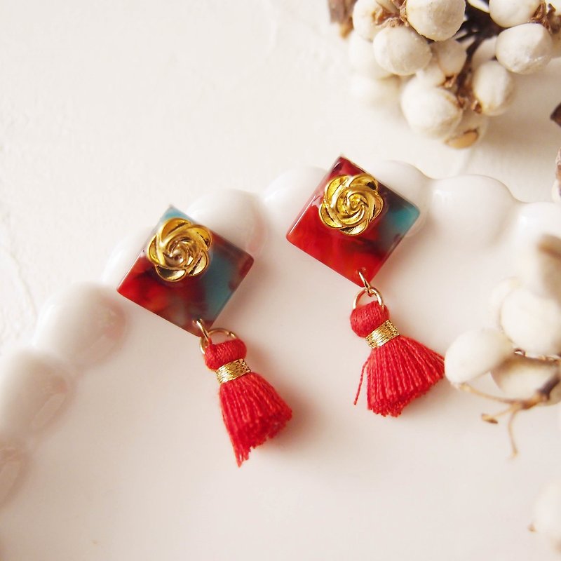 amber. Bi x Autumn and Winter Tassel-Clip-on Earrings Pin-style Earrings Stainless Steel Earrings - ต่างหู - พลาสติก สีแดง