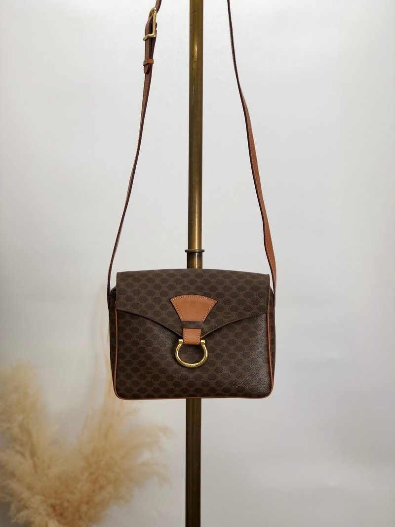 [Direct from Japan, branded used bag] CELINE Macadam shoulder bag, Brown horsebit PVC leather, vintage, old sez8pu - กระเป๋าแมสเซนเจอร์ - วัสดุกันนำ้ สีนำ้ตาล