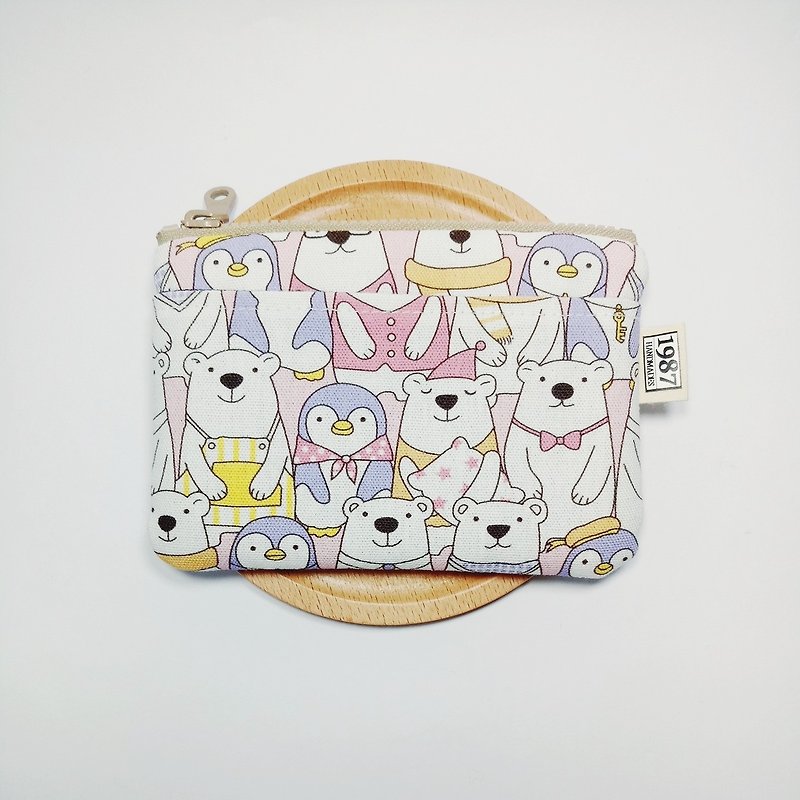 [Polar Bear Family] Coin Purse Clutch Carrying Zipper Bag Christmas Exchange Gift - กระเป๋าคลัทช์ - ผ้าฝ้าย/ผ้าลินิน สึชมพู