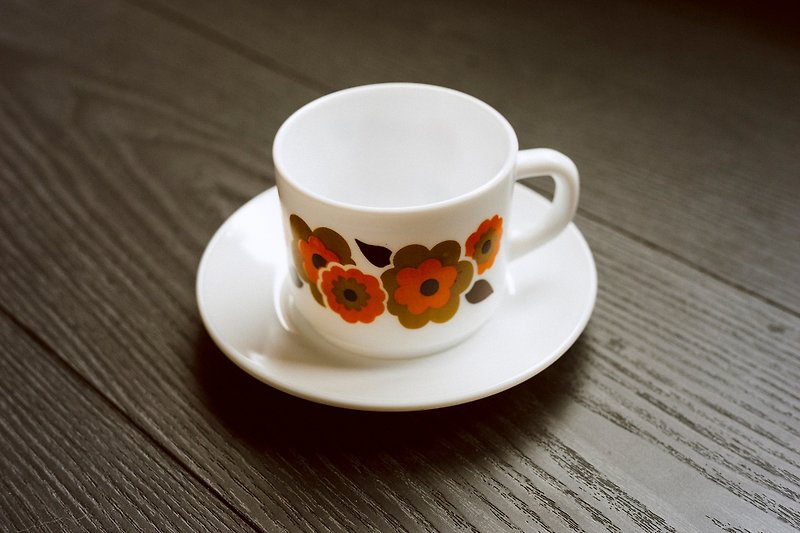 Arcopal FranceーLotus系列古董牛奶玻璃杯盤組-咖啡x橘 / 法國製 - 咖啡杯 - 其他材質 橘色