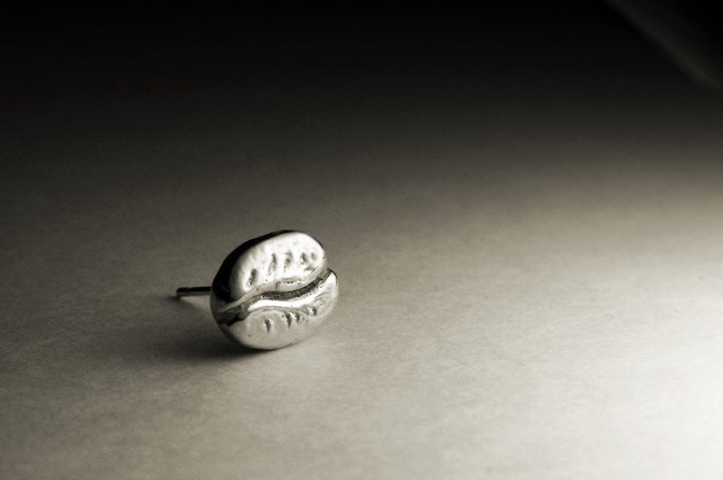Coffee bean shape sterling silver earrings (single/pair) - ต่างหู - โลหะ สีเงิน
