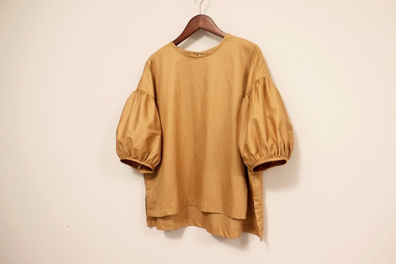 Round neck smocked puff sleeve top/dark khaki cotton - เสื้อผู้หญิง - ผ้าฝ้าย/ผ้าลินิน สีนำ้ตาล