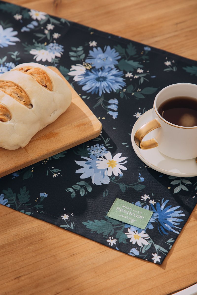 防潑水餐墊 - 夏夜與花 - 桌布/桌巾/餐墊 - 聚酯纖維 藍色