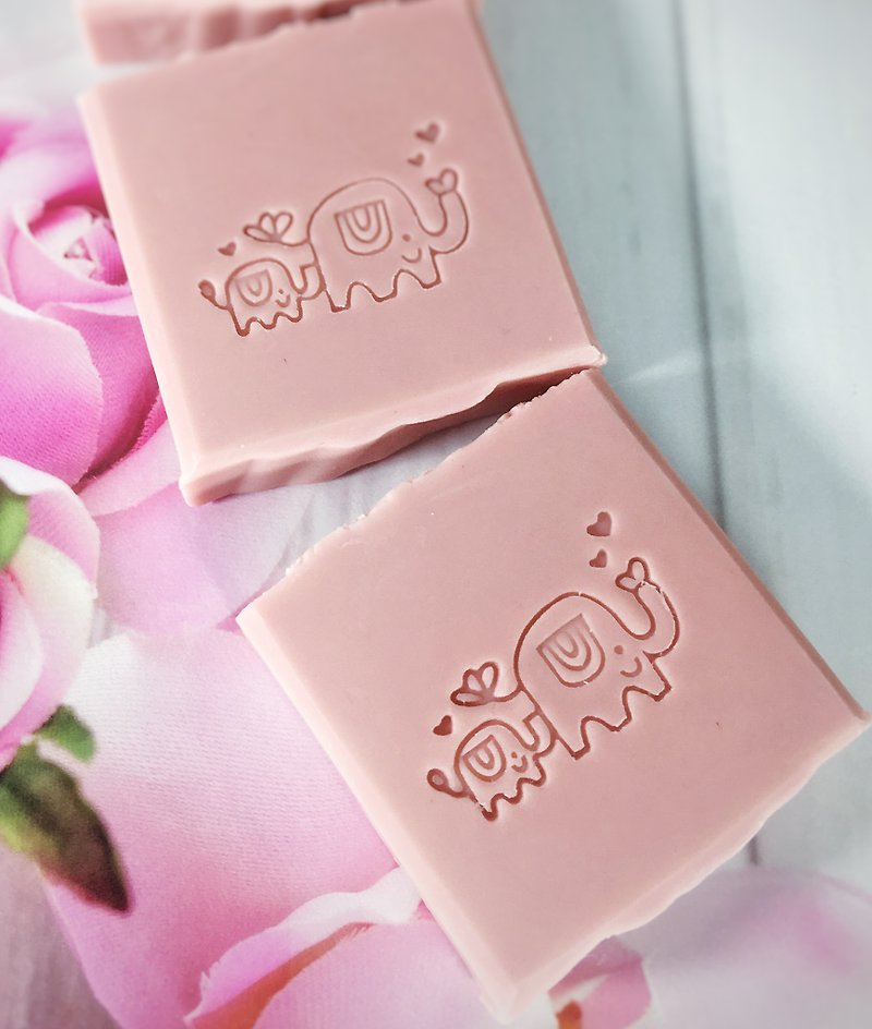 【Epidemic prevention】Pink mineral mud essential oil beauty bath soap - Body Wash - Plants & Flowers Pink