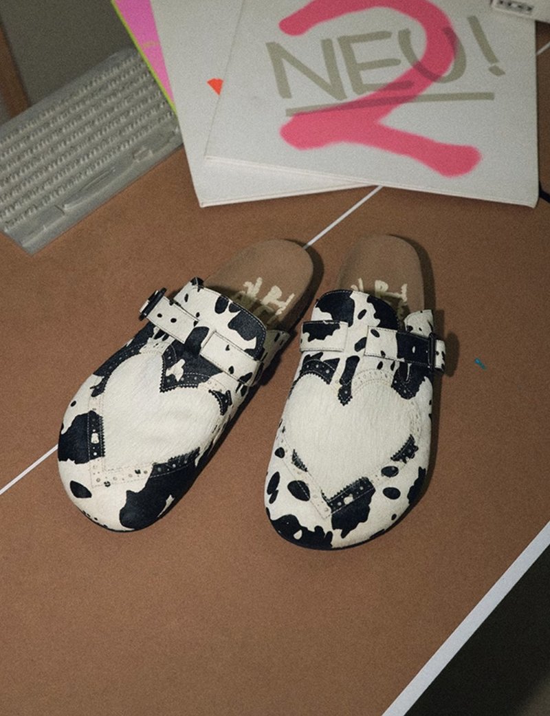 For Sun HeartClosed-Toe Slides 愛心雕花包頭皮鞋 - 拖鞋 - 真皮 白色