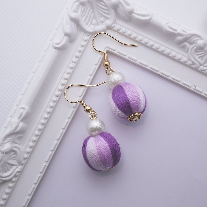 グラデーション紫色の刺繍ボール真珠のイヤリング/耳のクリップ - ピアス・イヤリング - 刺しゅう糸 パープル