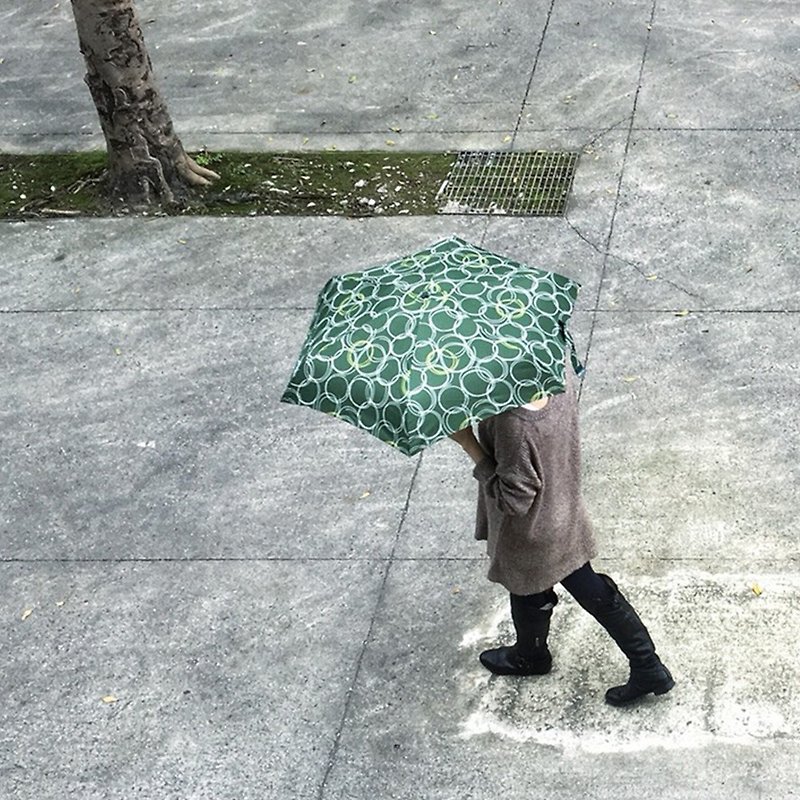 [Taiwan's creative Rain's talk] Circle anti-UV fold umbrella - Umbrellas & Rain Gear - Waterproof Material Green
