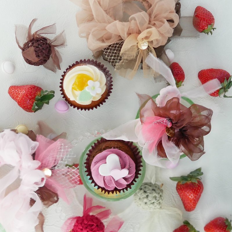 mini || Blooming scrunchie || Strawberry chocolate || - เครื่องประดับผม - เส้นใยสังเคราะห์ สึชมพู