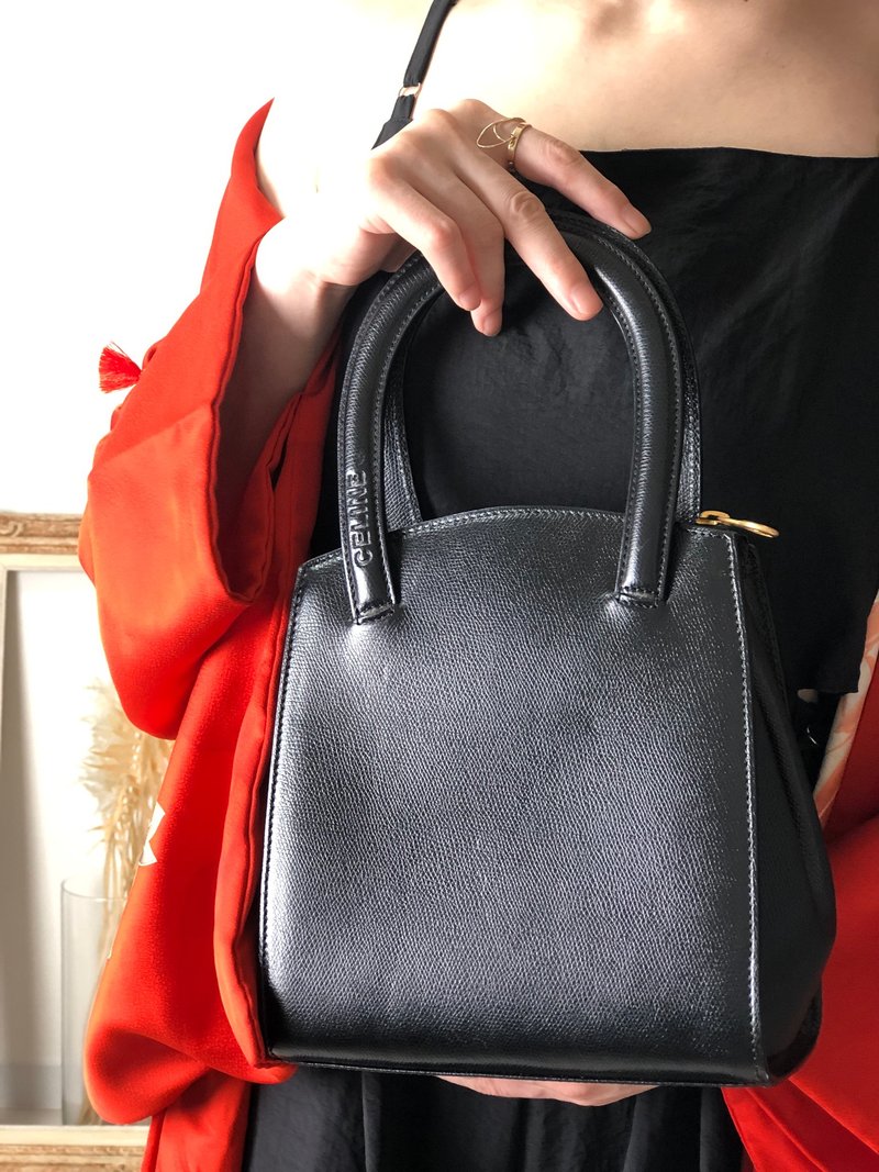 【 日本直送　名牌中古包 】CELINE セリーヌ ハンドバッグ ブラック ロゴ型押し レザー vintage ヴィンテージ オールド b6gjb2 - 手提包/手提袋 - 真皮 黑色