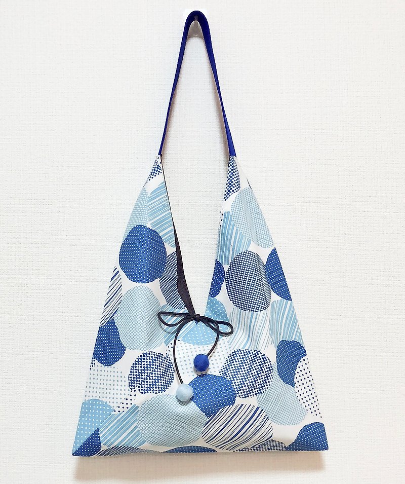 Japanese style side backpack / medium size / blue and white circle / denim - กระเป๋าแมสเซนเจอร์ - ผ้าฝ้าย/ผ้าลินิน สีน้ำเงิน
