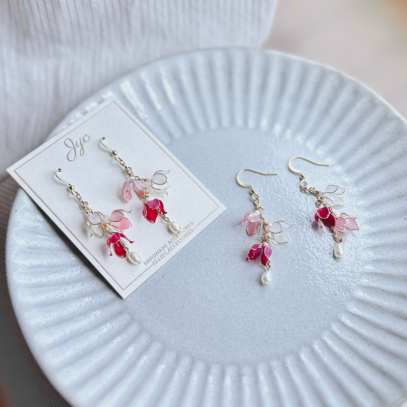 [Red Series] Gentle Seasonal Handmade Three-dimensional Crystal Flower Earrings Painless Clip-On UV Jewelry - Earrings & Clip-ons - Other Materials Red