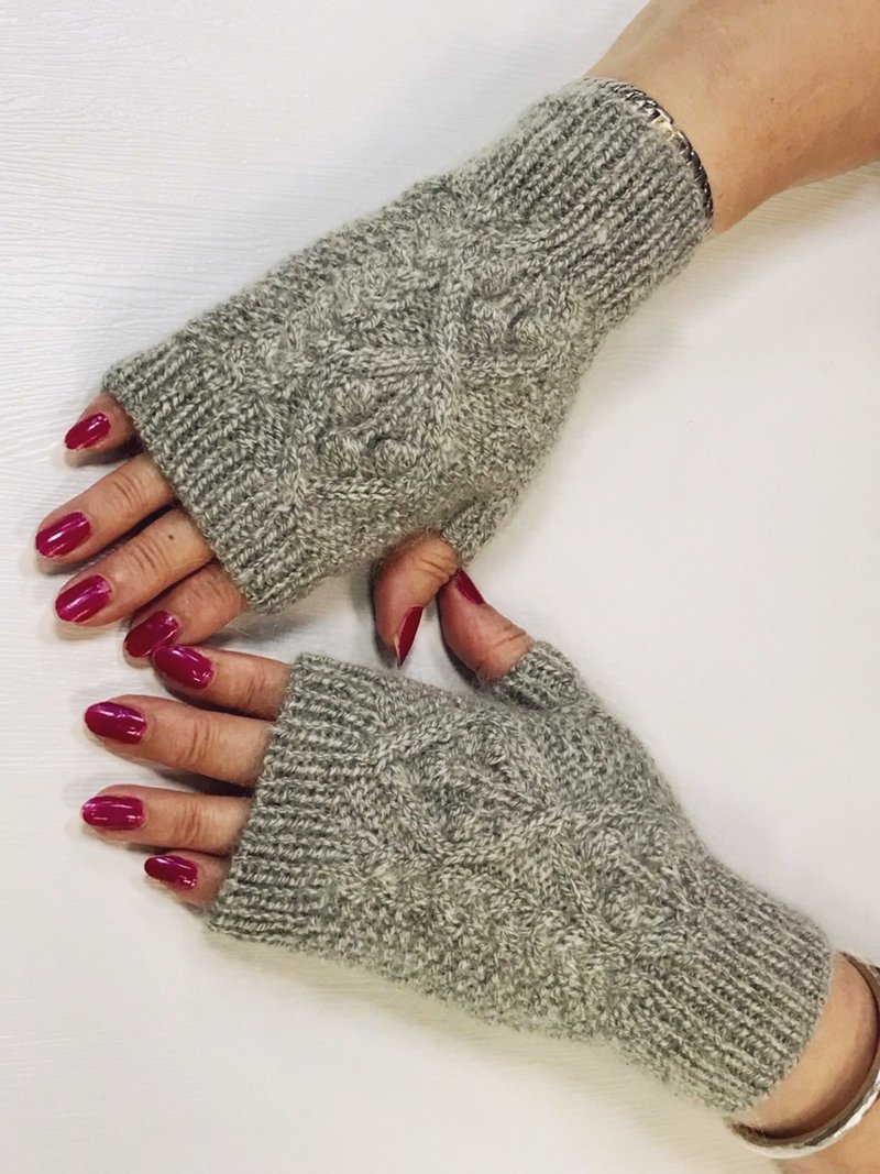 ChiChi handmade-wool hand-knitted gloves - ถุงมือ - ขนแกะ สีเทา