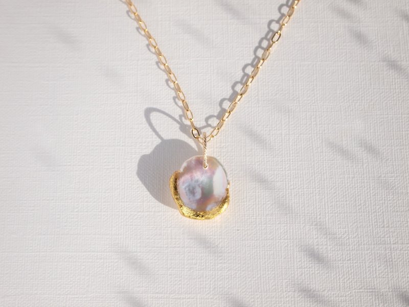 金箔と花びらパールのネックレス　Pearl Rose Petal　淡水ケシパール・金箔・14Kgf - ネックレス - 真珠 ゴールド