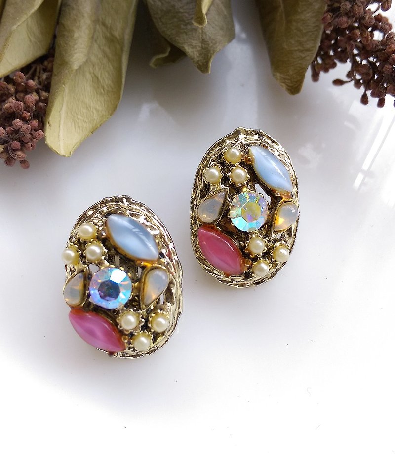 [Western antique jewelry / old age] 1970's egg face moonlight clip earrings - Earrings & Clip-ons - Other Metals Pink