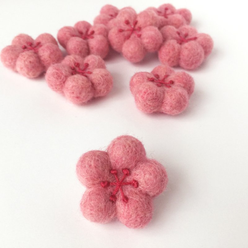 Needle felted Flower pin - Brooches - Wool Pink