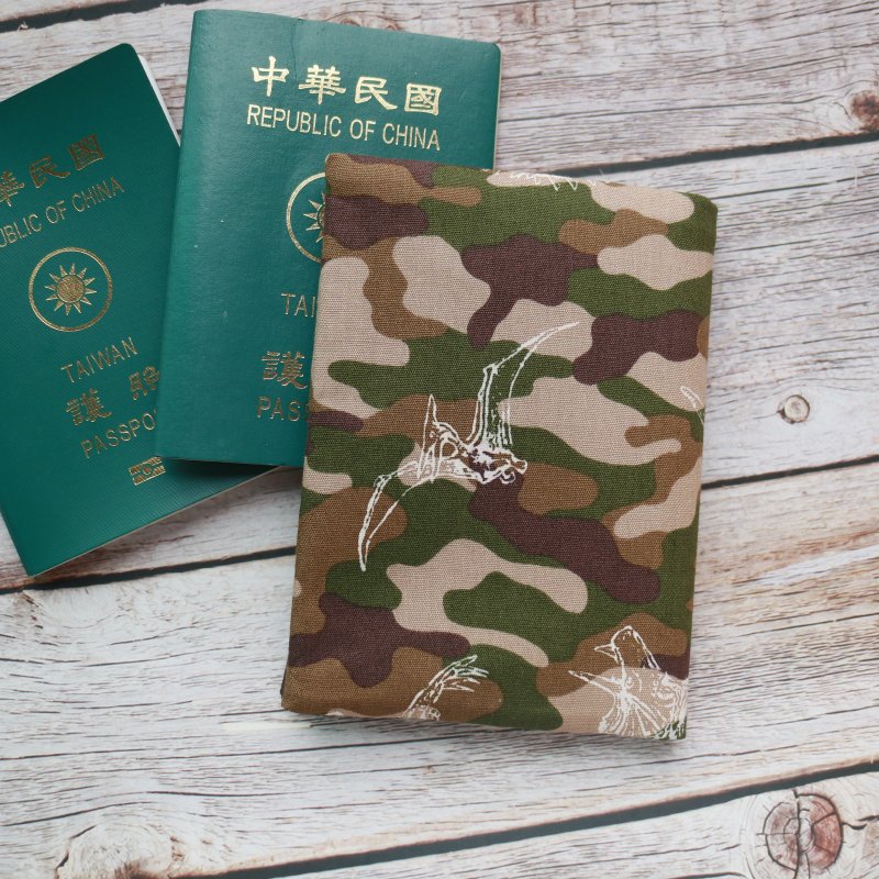 [Camouflage Dinosaur] Passport Cover Passport Holder Passport Bag - ที่เก็บพาสปอร์ต - ผ้าฝ้าย/ผ้าลินิน สีน้ำเงิน