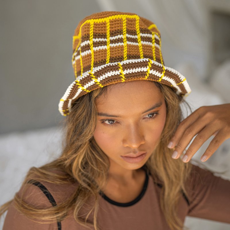 Island Tanning Plaid Crochet Hat - 帽子 - 棉．麻 咖啡色