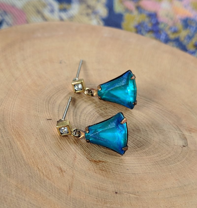 湛藍鐘型古董玻璃鋯耳環 - 耳環/耳夾 - 玻璃 藍色