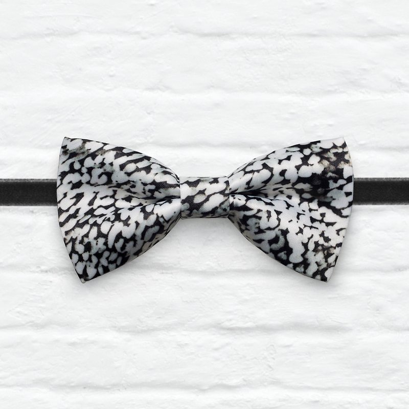 Style 0343 Black and white leopard Bowtie - Wedding Bowtie, Gift for Him, Toddler Bow tie, Groomsmen bow tie, Pre Tied and Adjustable Novioshk - สร้อยติดคอ - เส้นใยสังเคราะห์ ขาว