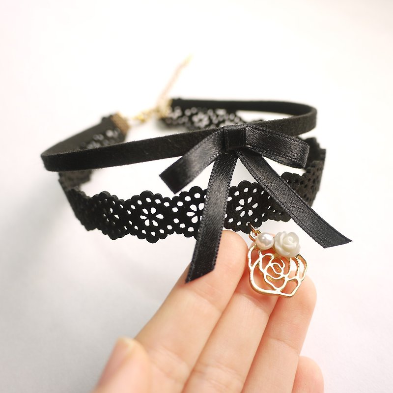 Classical rose necklace. Small bow [Panna Cotta] - สร้อยคอ - วัสดุอื่นๆ สีดำ