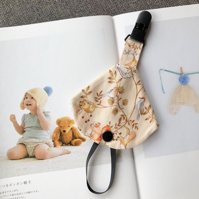 Apricot French Fox Manor Handmade Baby Pacifier Chain + Dust Cover - ผ้ากันเปื้อน - ผ้าฝ้าย/ผ้าลินิน 