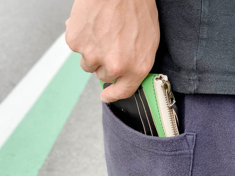 H-SLIM Men's-like cool casual half slim wallet Minimum compact HSW-GKK-K - กระเป๋าสตางค์ - หนังแท้ สีเขียว