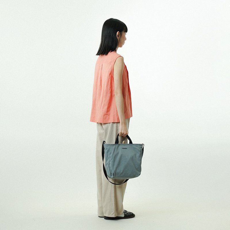 雙面雙色斜背單肩托特袋 JOLIE ECO 輕巧手提包 (淡綠藍/陶卡其) - 側背包/斜背包 - 聚酯纖維 多色